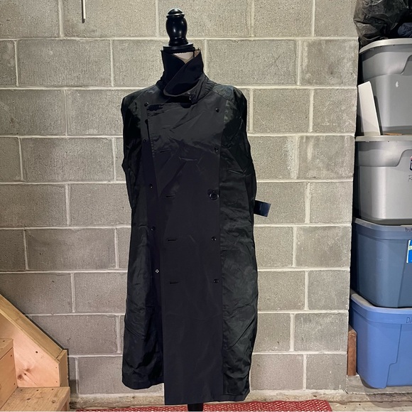 Burberry trench coat. - Picture 9 of 16